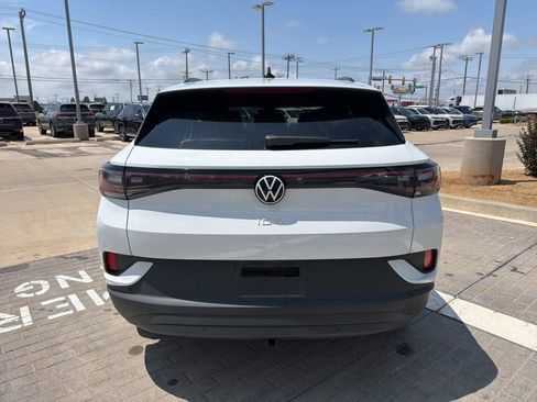 Used 2023 Volkswagen ID.4 Pro AWD/4WD image 6