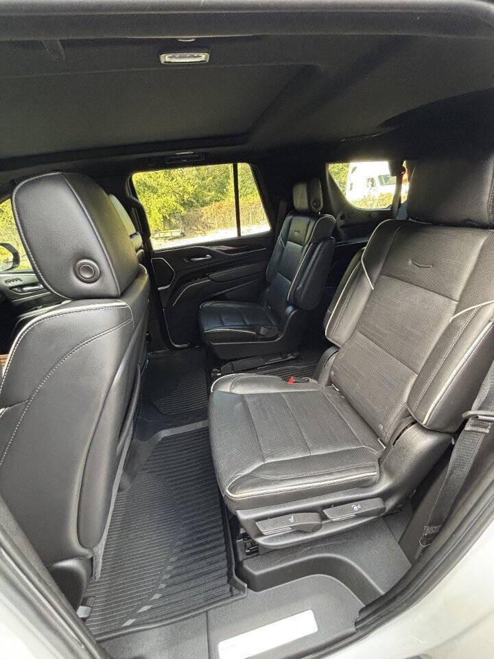 Used 2021 Cadillac Escalade Premium Luxury AWD/4WD image 10