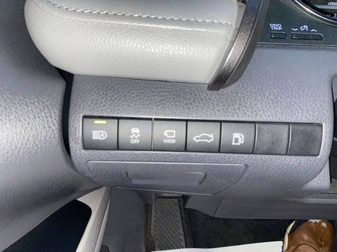 Used 2018 Toyota Camry XLE image 22