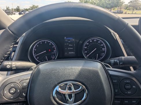Used 2024 Toyota Camry SE FWD image 31