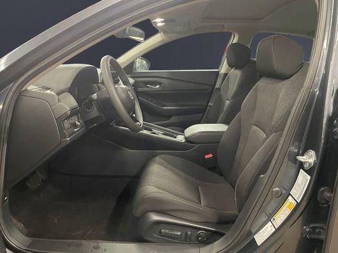 Certified 2023 Honda Accord EX image 9