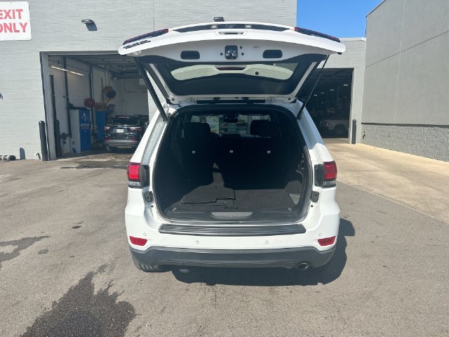 Used 2020 Jeep Grand Cherokee Laredo AWD/4WD image 27