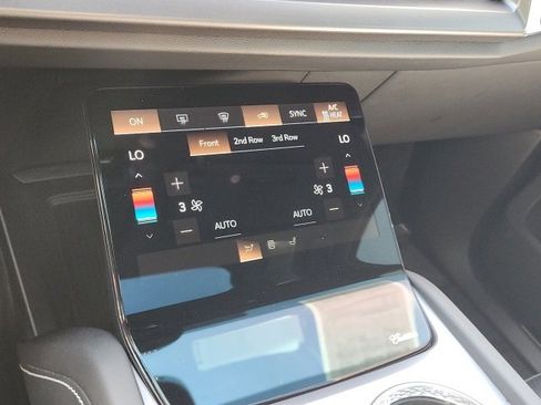 Used 2026 Cadillac Vistiq Platinum image 29