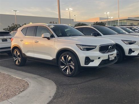 Used 2023 Volvo XC40 B4 Plus w/ Driver Assist Package image 3