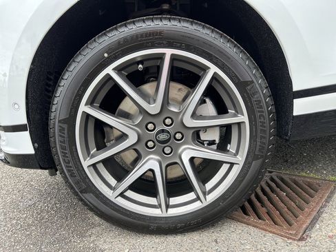 New 2026 Land Rover Range Rover Velar Dynamic SE image 28