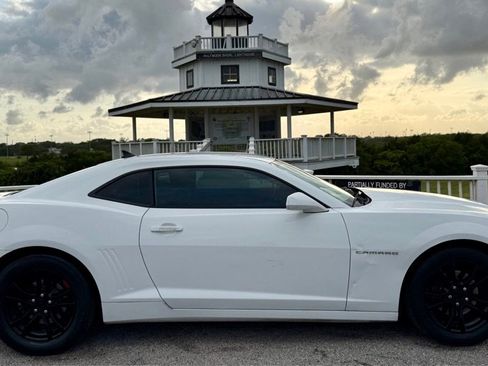 Used 2015 Chevrolet Camaro LT RWD image 4