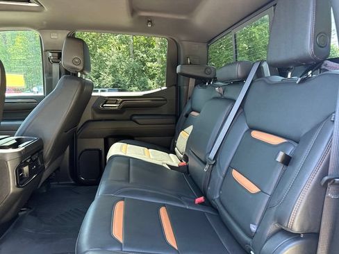 Used 2024 GMC Sierra 1500 AT4 w/ Technology Package AWD/4WD image 17
