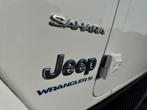 Used 2023 Jeep Wrangler Unlimited Sahara AWD/4WD image 33
