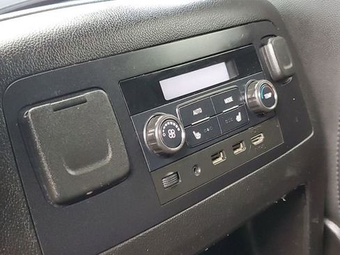 Used 2018 Chevrolet Suburban Premier image 33
