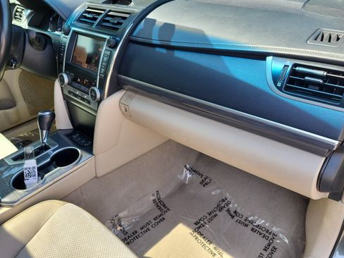 Used 2012 Toyota Camry XLE w/ Leather Pkg FWD image 19