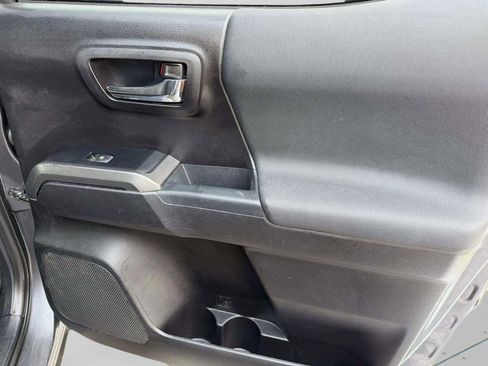 Used 2019 Toyota Tacoma TRD Off-Road image 10