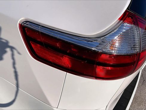 Used 2017 Toyota Sienna XLE image 24