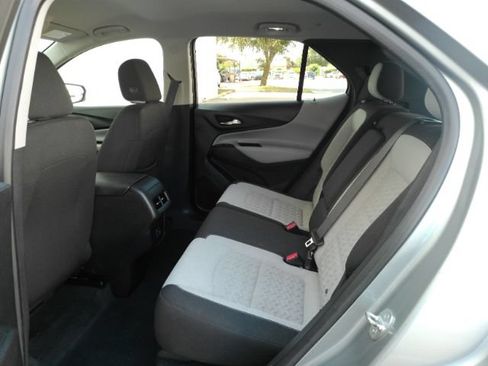 Used 2023 Chevrolet Equinox LS w/ LS Convenience Package FWD image 16