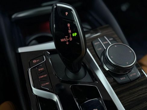 Used 2023 BMW 530i xDrive w/ Premium Package image 12