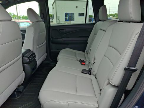Certified 2024 Honda Passport EX-L image 10