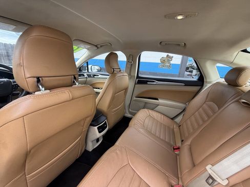 Used 2014 Ford Fusion SE FWD image 10