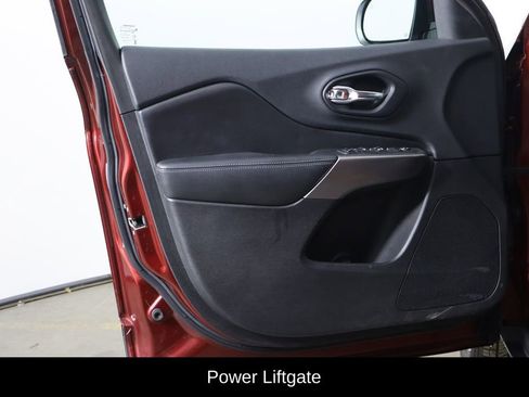 Used 2019 Jeep Cherokee Latitude Plus w/ Comfort/Convenience Group image 19