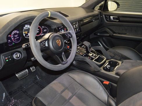 Certified 2023 Porsche Cayenne Turbo GT image 4