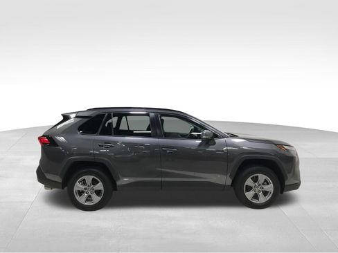 Used 2022 Toyota RAV4 XLE AWD/4WD image 4