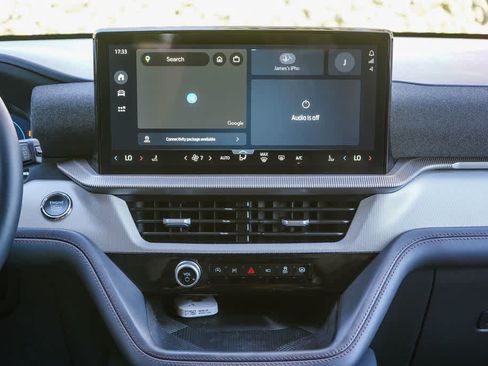 Used 2025 Ford Explorer Active RWD image 13