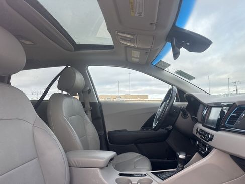 Used 2018 Kia Niro Touring image 11
