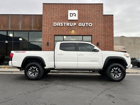 Used 2018 Toyota Tacoma TRD Off-Road w/ Technology Package image 7