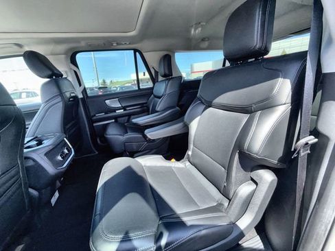 Used 2025 Ford Expedition Max Platinum AWD/4WD image 23