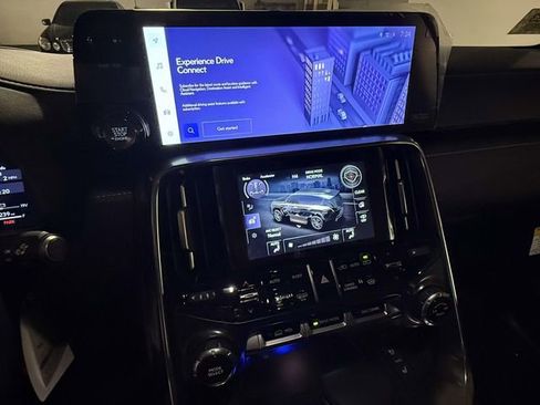 New 2025 Lexus LX 600 4WD w/ Luxury Package image 5