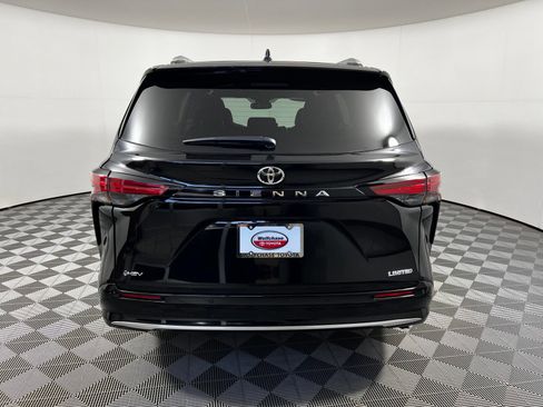 Used 2026 Toyota Sienna Limited FWD image 6