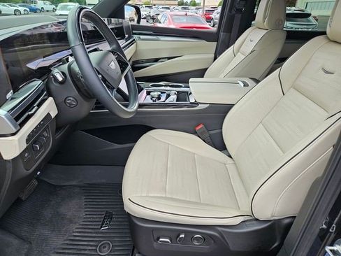 Certified 2025 Cadillac Escalade ESV Sport AWD/4WD image 6