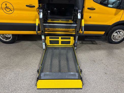 Used 2019 Ford Transit 350 XL image 18