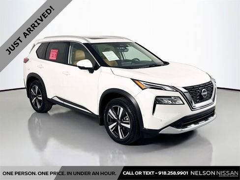 Certified 2023 Nissan Rogue Platinum w/ Platinum Premium Package FWD image 3