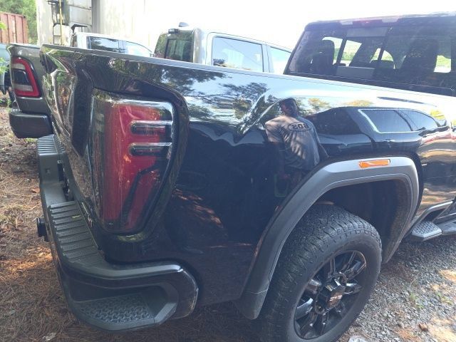 Used 2025 GMC Sierra 2500 AT4 w/ AT4 Premium Plus Package AWD/4WD image 9