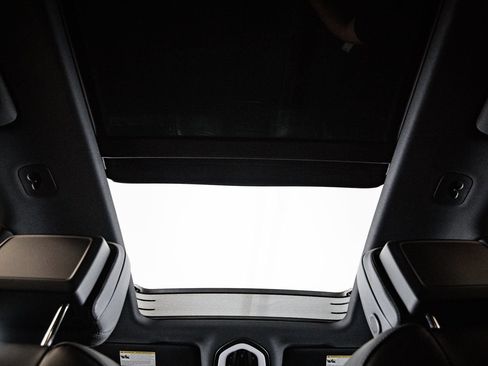 Certified 2023 Porsche Macan AWD/4WD image 30