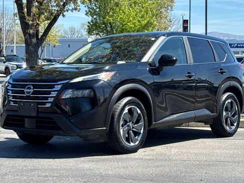 Used 2024 Nissan Rogue SV image 8