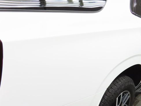 Used 2024 GMC Yukon AT4 image 35