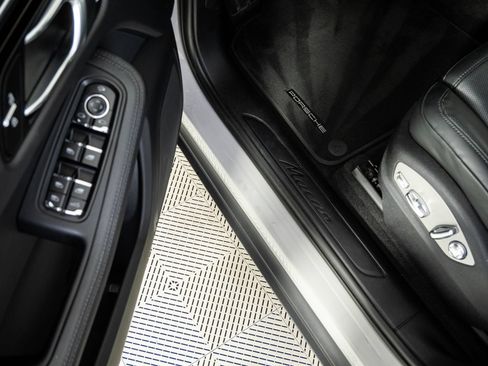 Certified 2023 Porsche Macan AWD/4WD image 7