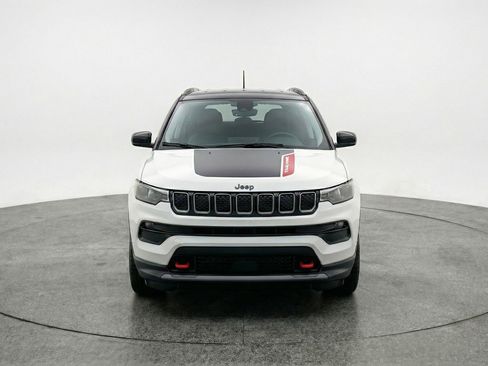 Used 2025 Jeep Compass Trailhawk image 2