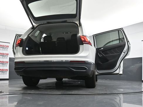 Used 2024 Volkswagen Tiguan SE AWD/4WD image 44