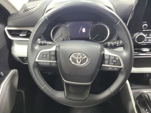 Used 2023 Toyota Highlander LE FWD image 25