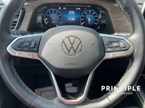 Certified 2025 Volkswagen Atlas SE FWD image 19
