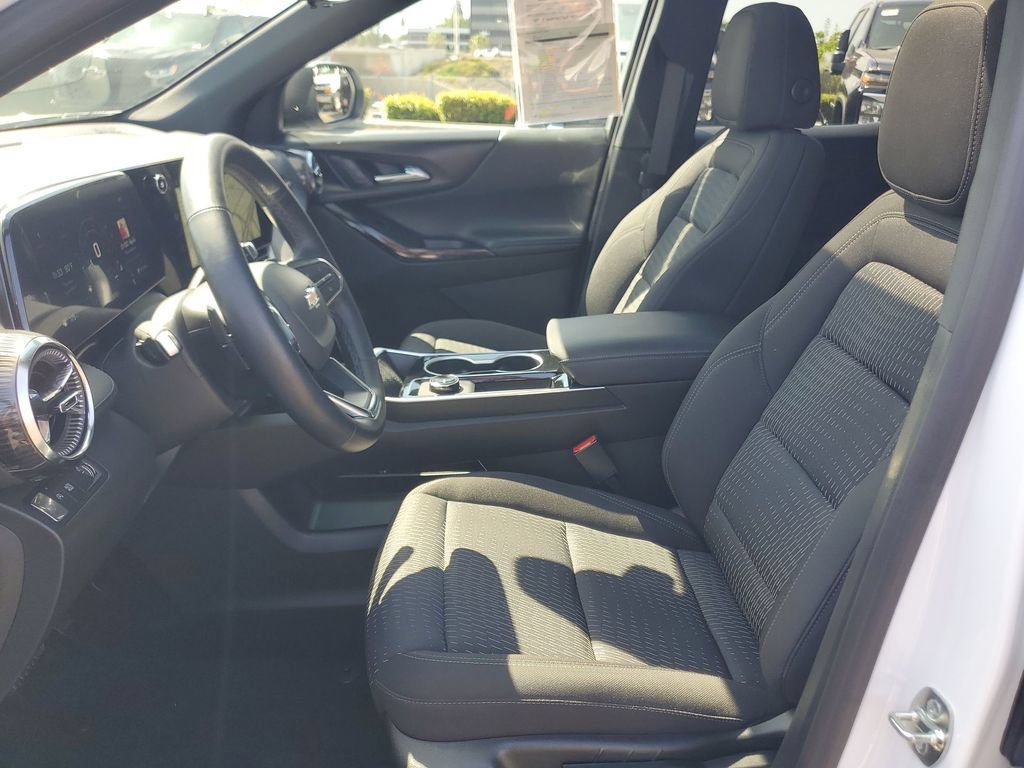 Used 2026 Chevrolet Equinox LT w/ Safety and Technology Package FWD image 20