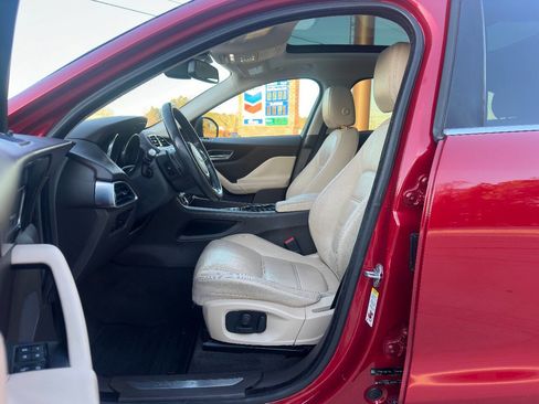 Used 2017 Jaguar F-PACE Prestige image 4
