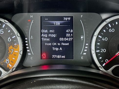 Used 2015 Jeep Renegade Latitude AWD/4WD image 19