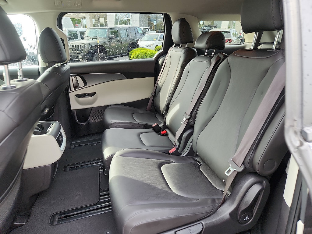Used 2024 Kia Carnival LX FWD image 10
