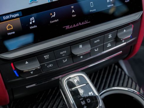 Used 2022 Maserati Quattroporte Trofeo image 28