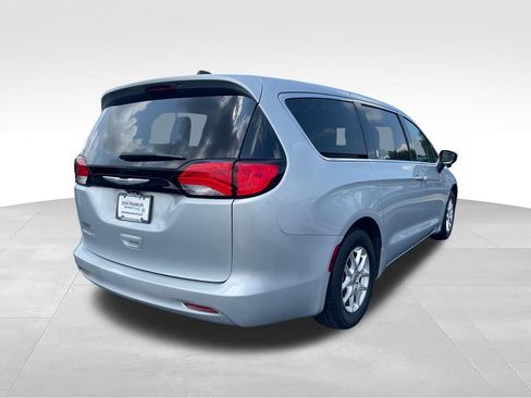 Used 2023 Chrysler Voyager LX FWD image 6