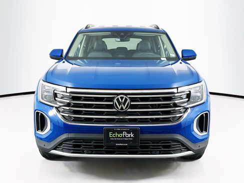 Used 2025 Volkswagen Atlas SE AWD/4WD image 2