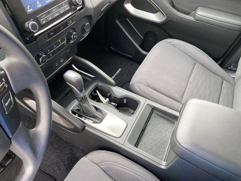 Used 2024 Nissan Frontier SV image 23