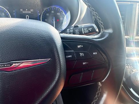 Used 2020 Chrysler Pacifica Touring w/ S Appearance Package FWD image 29
